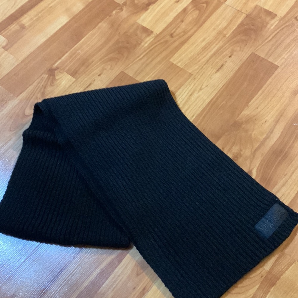 PINK Victoria’s Secret Scarf NWOT - Picture 5 of 5
